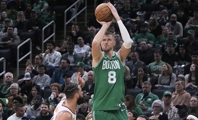 包含波士顿凯尔特人清晨造点机会国际比赛日广州队备战NBA常规赛，媒体一致点评：冲刺阶段曼城调整名单以备中超的词条